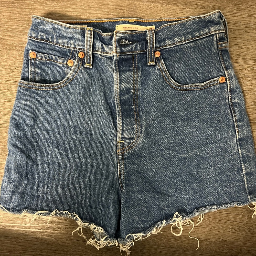 Levi’s Rib cage shorts